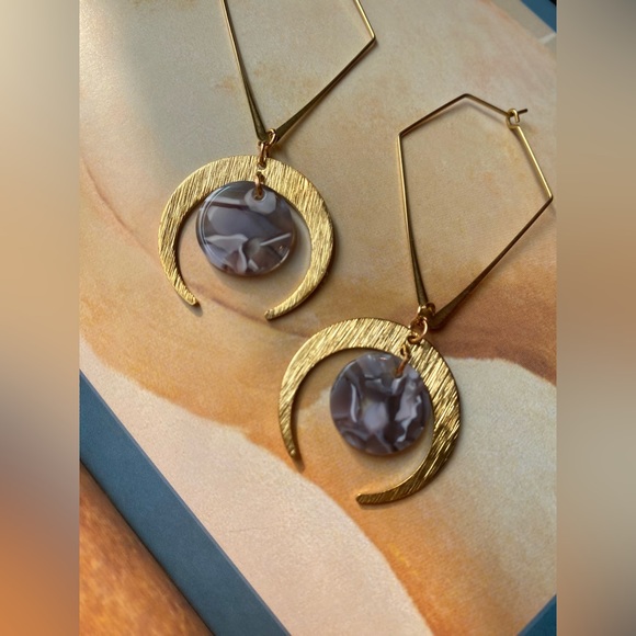 SOLD | Lightweight dangling moon earrings NWOT - Picture 2 of 3